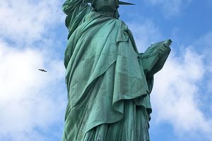 Статуя Свободы не всегда была зеленого цвета. Что же с ней случилось?