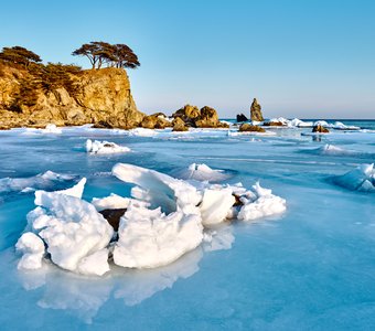 Каменные лунки во льду