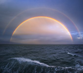Двойная радуга над Каспийским морем