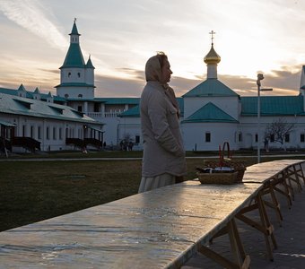 После освящения куличей...