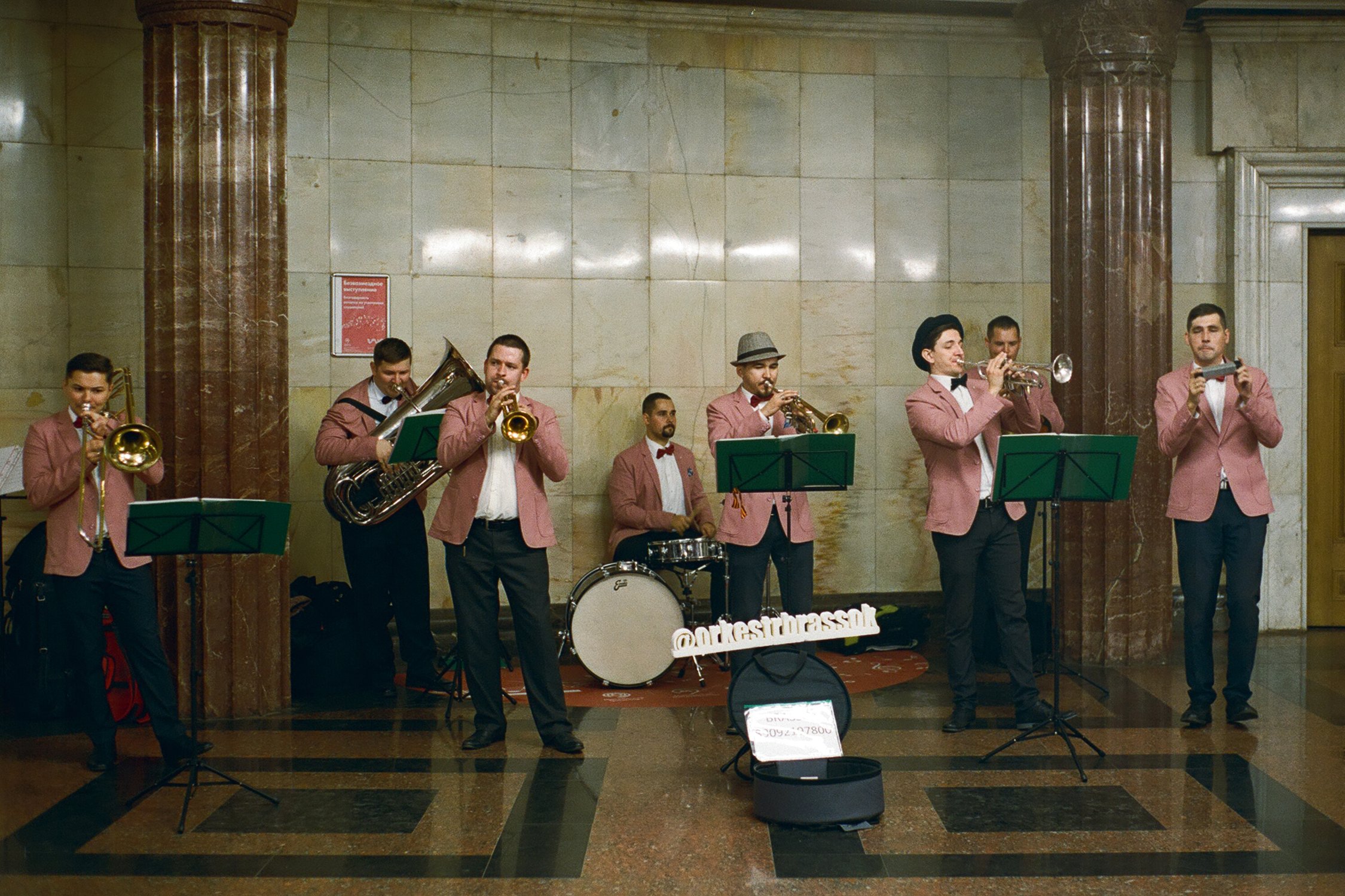 Музыка в метро. Москва