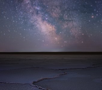 Ночь на соленом озере