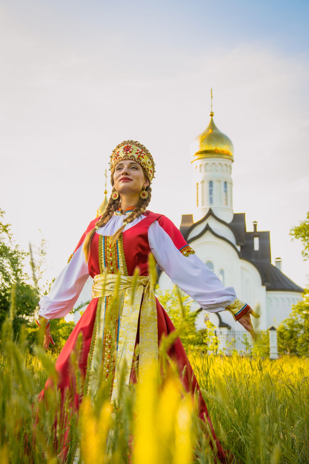 Славянка кто написал. Русская Славянка. Величавая Славянка. Южные славянки. Славянка картинка.