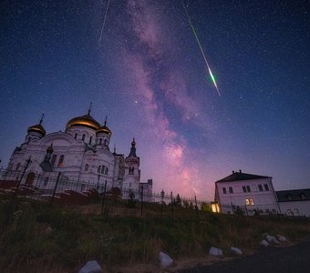 Персеиды над Белогорским монастырем