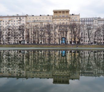 "В зеркале Патриарших"