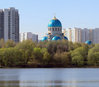 Храм Живоначальной Троицы в честь тысячелетия крещения Руси