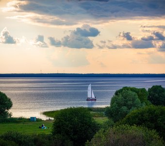 Белеет парус одинокий...