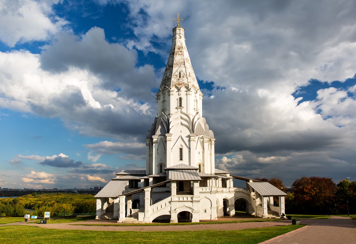 Коломенское Церковь осень