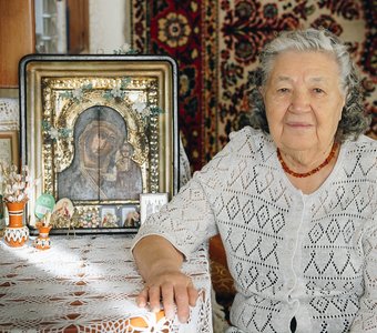 Портрет с иконами