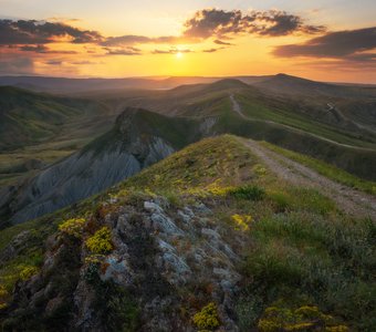 закат над грядой вблизи Коктебеля