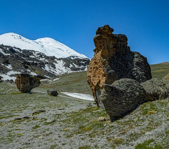 Гора Эльбрус и Каменные грибы