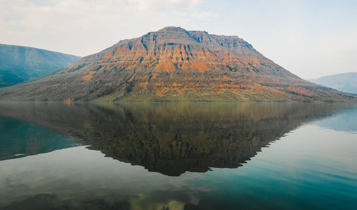 Гора шайтан. Плато Путорана. Озеро лама плато Путорана. Озеро лама Норильск. Путорана столбчатое.