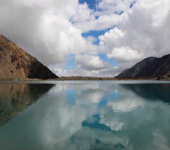 Горное озеро. Алтай