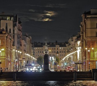 Луна над проспектом Чернышевского.
