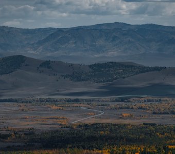 Осенняя дорога среди степей