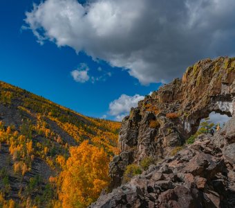 Храм Ворота в нац.парке "Алханай"