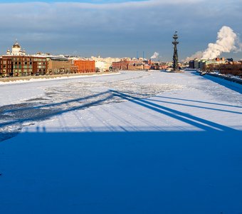 Вид с Крымского моста на ледяную Москву