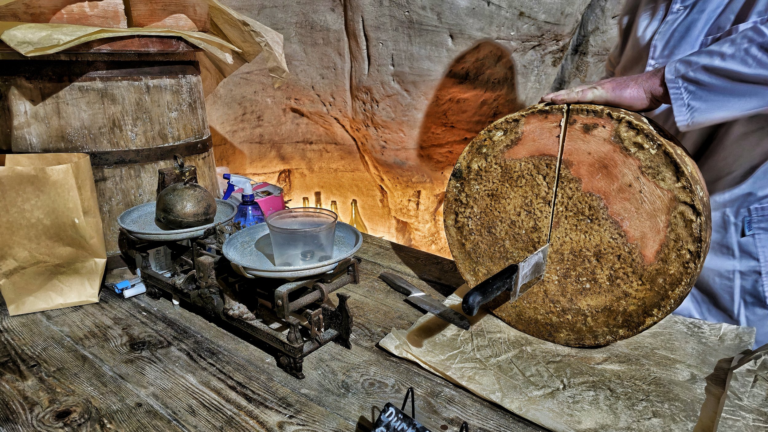 Сыр Dürr выдержки 1,5 года в пещерах Псково-Печерского монастыря