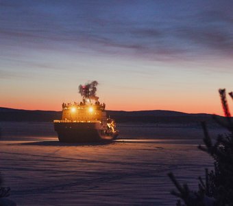 Ледокол "Новороссийск" в Белом море