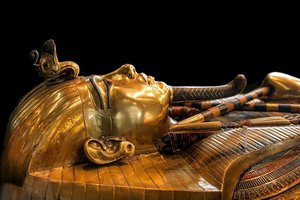 Ученые выяснили, от чего умерли археологи, открывшие «проклятую» гробницу Тутанхамона