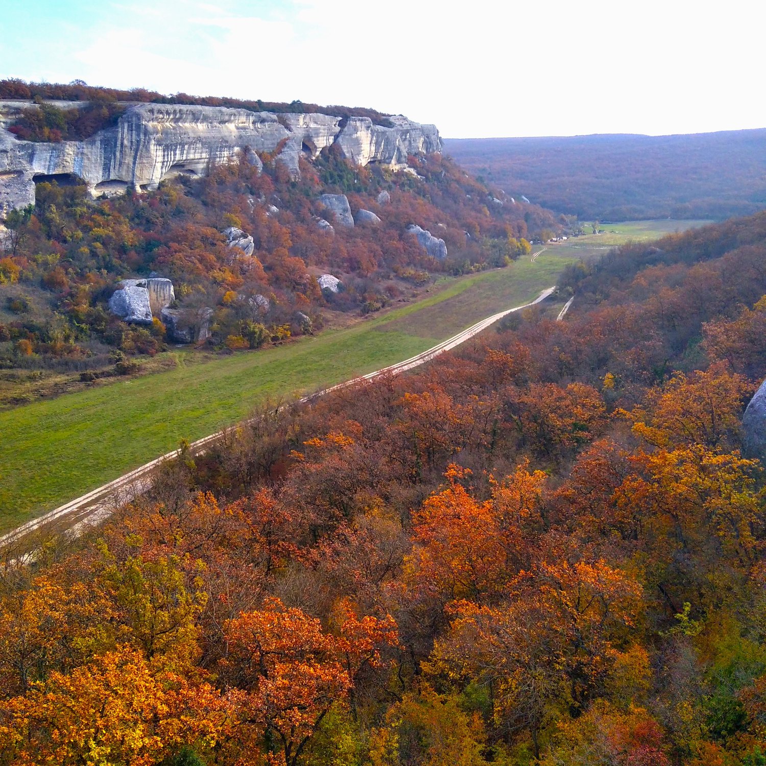 Осенняя дорога в Крымских горах