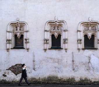 Фасад палат Меньшикова в Пскове