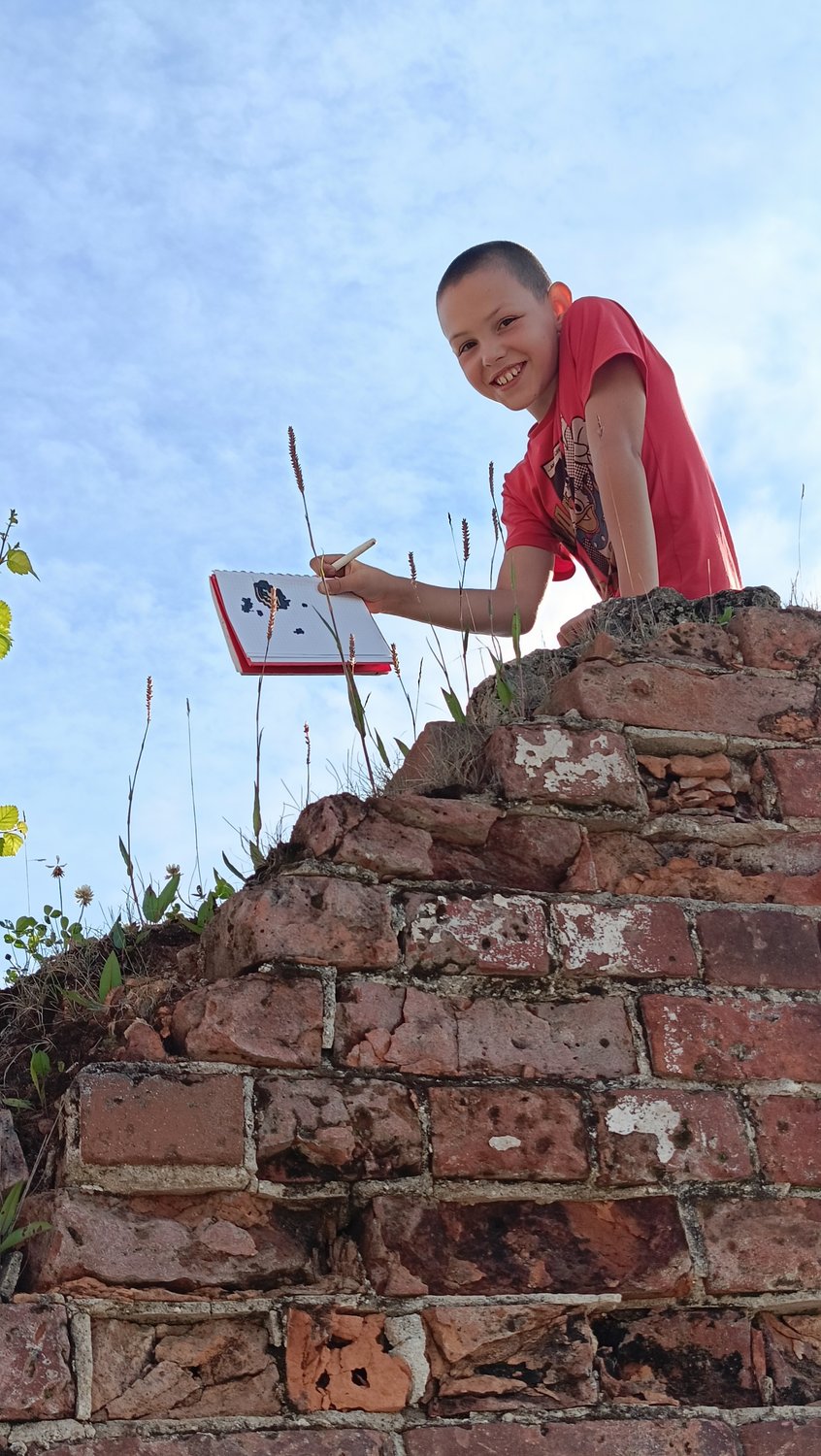 Юный художник