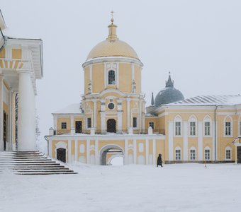 Снегопад в Нило-Столобенской пустыни