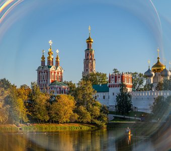 Под сенью древних стен