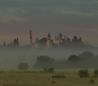 Утро  .  Авраамиево Городецкий монастырь
