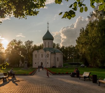 Прогулка у храма