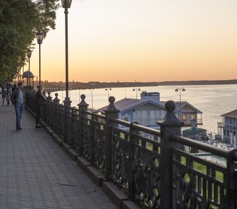 Вечер на Волжском бульваре