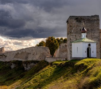 У старой крепости