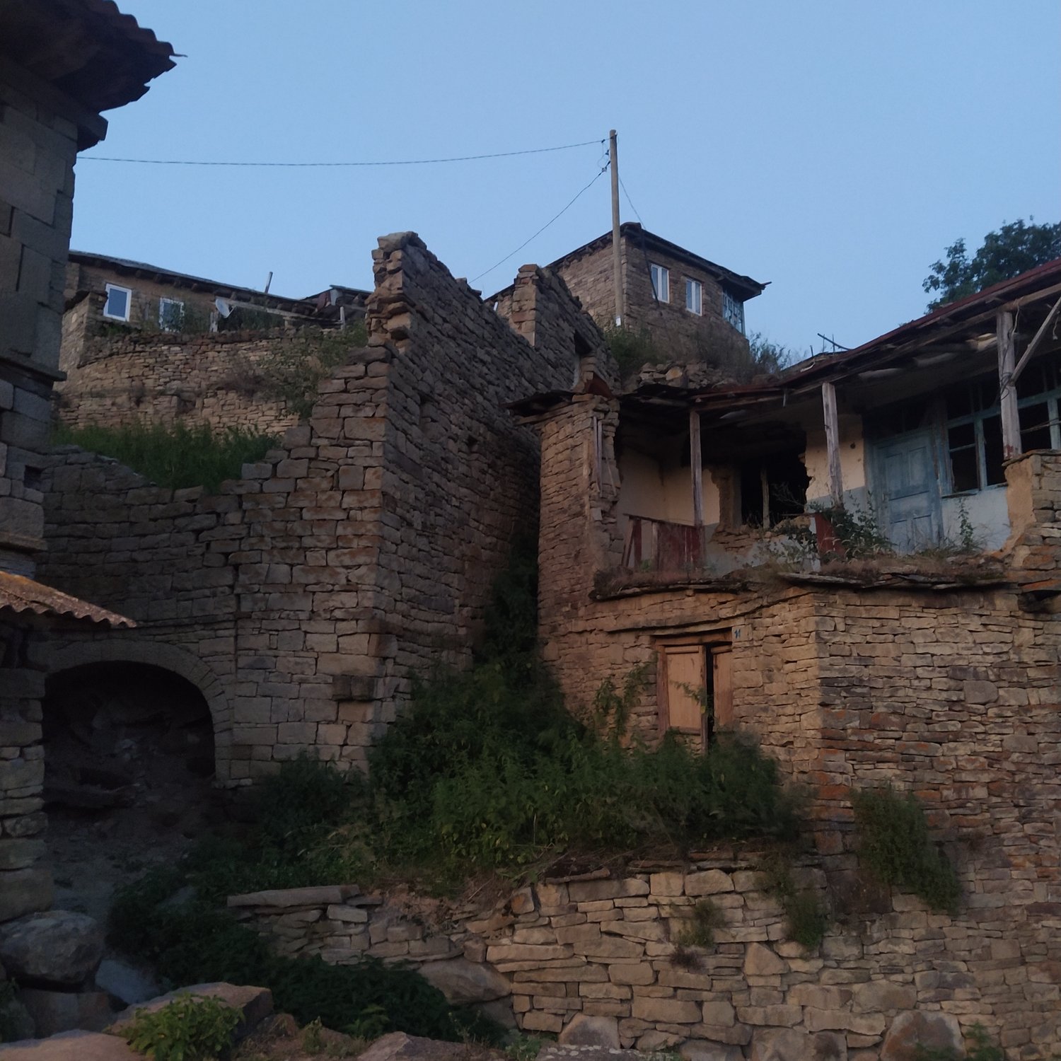 Когда-то жизнь кипела здесь