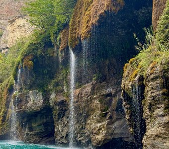 Горы, водопад