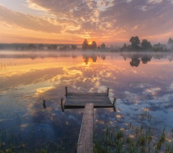 Отражение осеннего рассвета