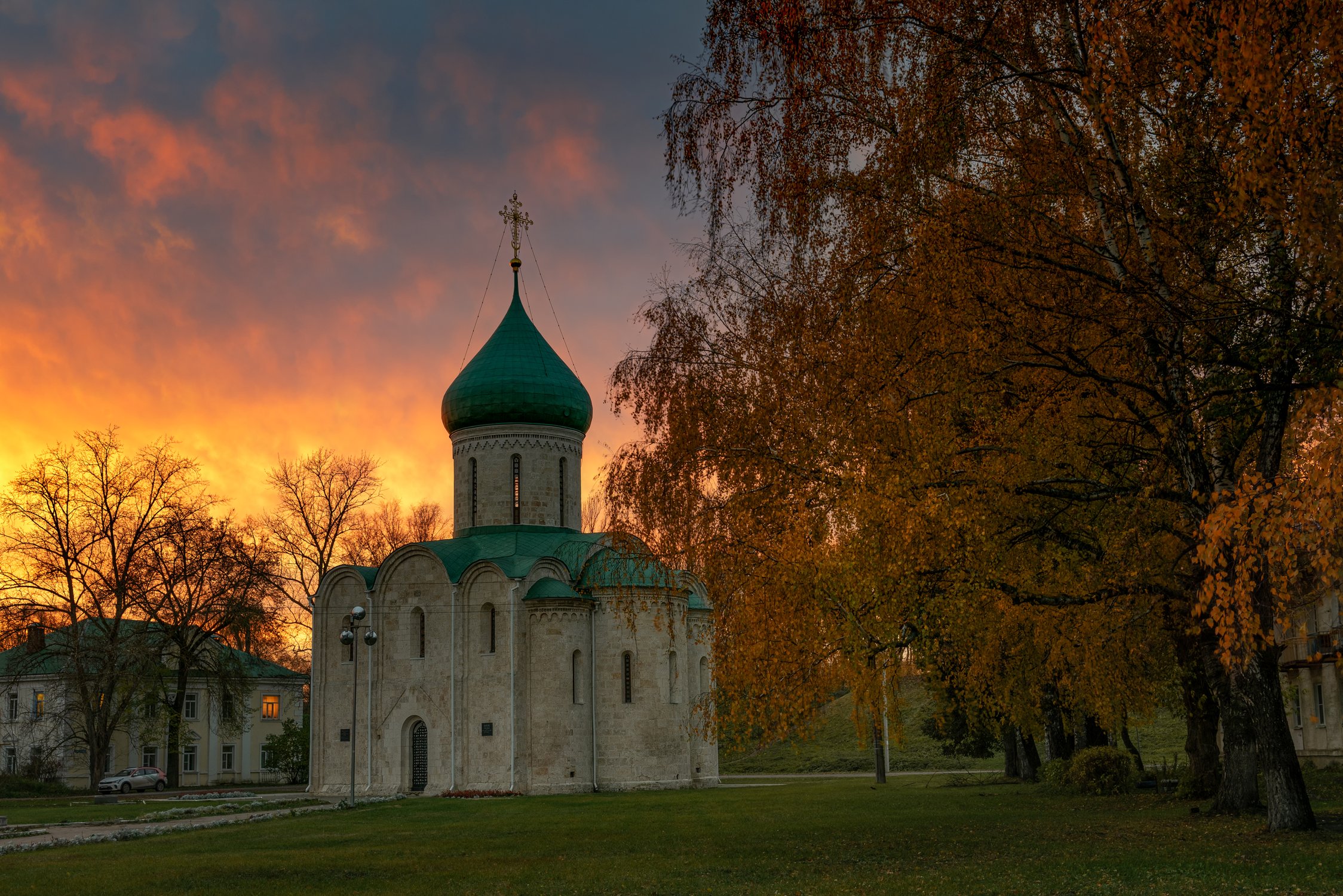 Золото берез и пламя заката