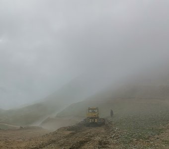 Дорога за облака, которую строят не боги, а люди