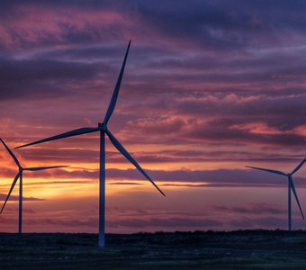 Розовый закат на Кольской ВЭС