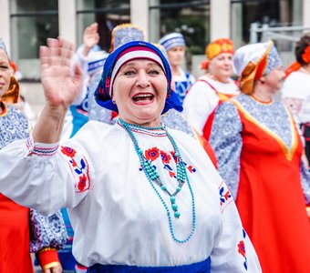 Среди красного