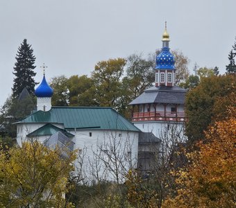 Объединенные храм Николы Вратаря с Никольской башней и Петровская башня после реставрации