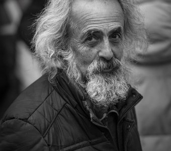 Поклонник творчества Булата Окуджавы.