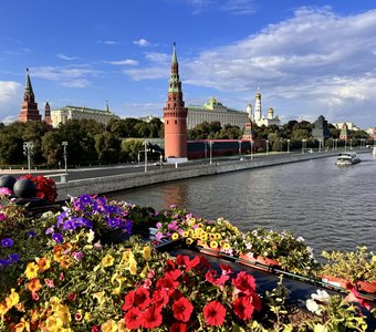 Цветущий взгляд на сердце Москвы