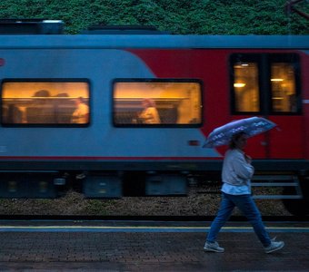 Дождливый осенний вечер на станции Головинка, г. Сочи