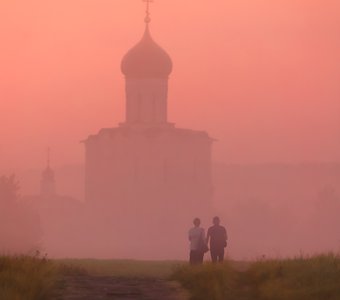 Тёплое летнее утро у Покрова на Нерли