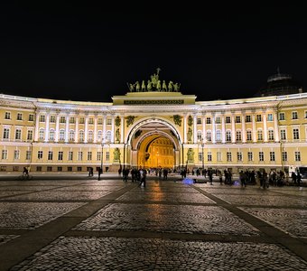 Дворцовая площадь - главная площадь Санкт-Петербурга