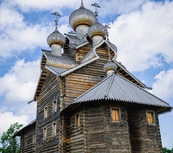 Под небом голубым