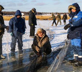 Рыбаки на якутской традиционной мунха