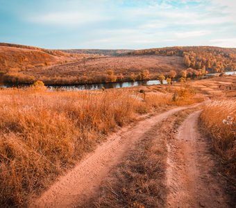 Дорога в осень на Красивой мече