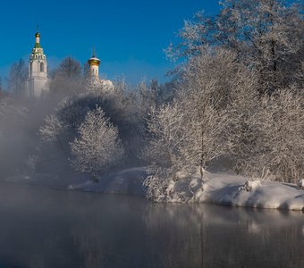 На берегу реки Истра.